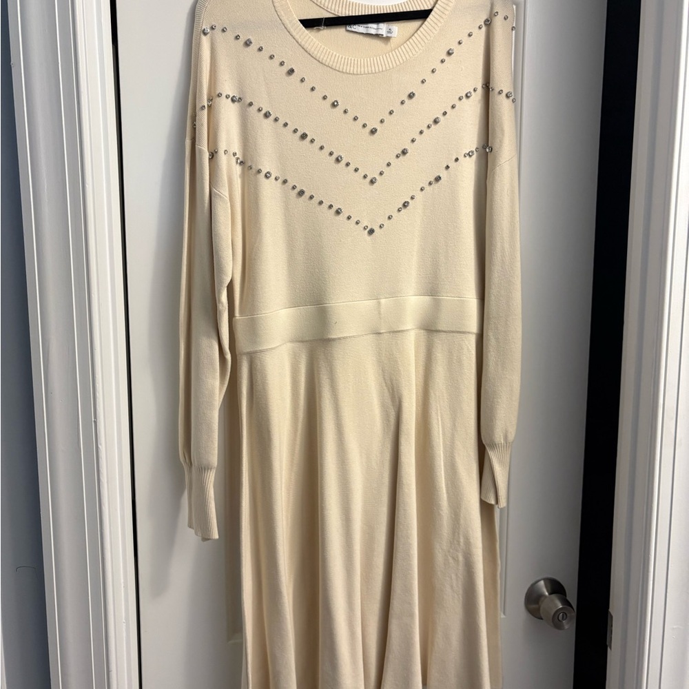 New York & Company Cream Long Sleeve Dress